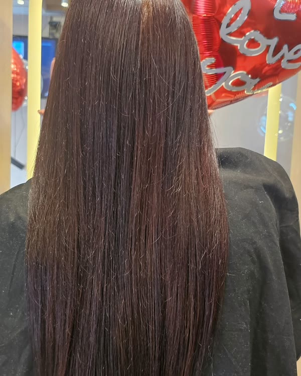 Cabelo alisado e brilhoso