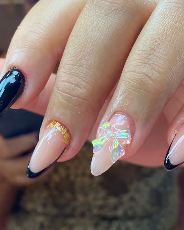 Unhas com laço de cristal